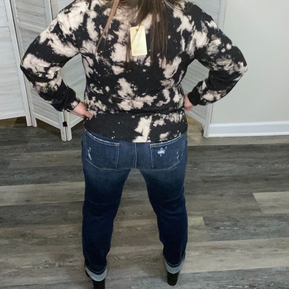 Judy Blue Distressed Bleach Splatter Boyfriend Jeans - Picture 5 of 9